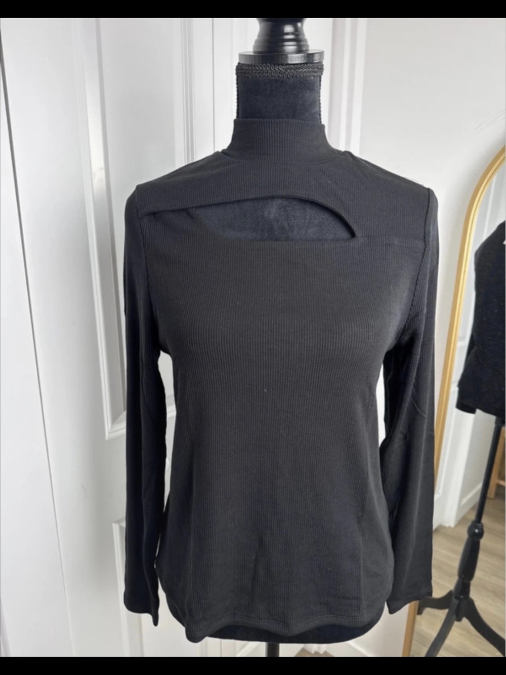 Black Ribbed Long-Sleeve Top with Front Keyhole